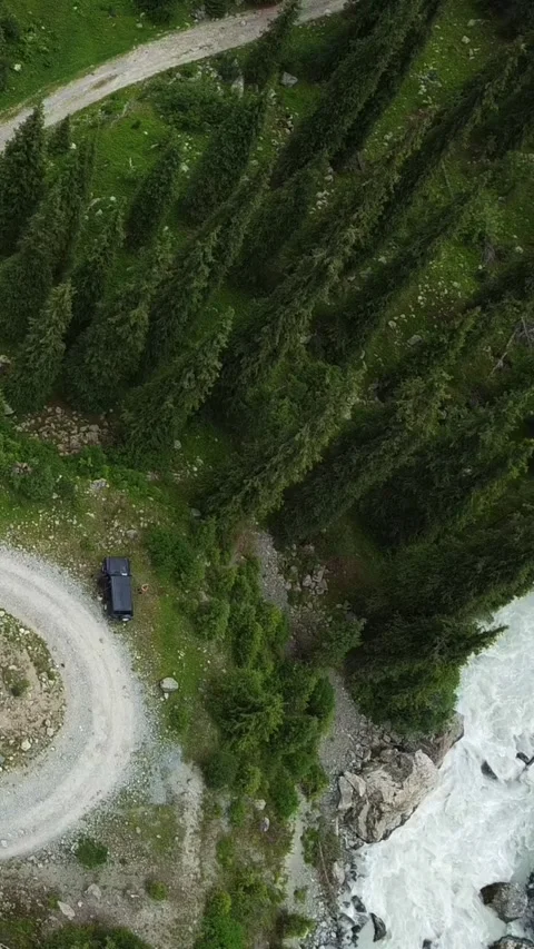 Vertical video: Top Down View of SUV Parked on S-Curve Mountain Road ID: v045 Video stock 332010386
