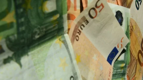 Vertical video, Tracking shot of mixed Euro banknotes 库存影片 129930930