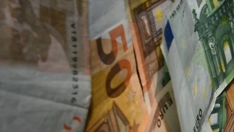 Vertical video, Tracking shot of mixed Euro banknotes 库存影片 129930936