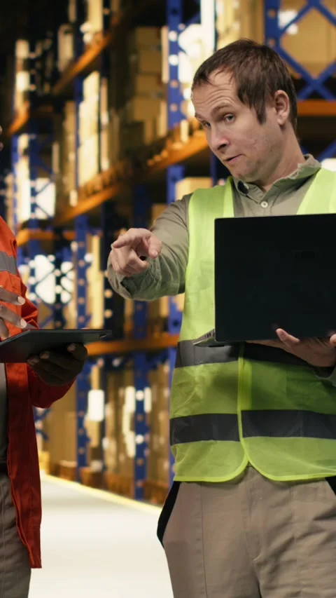 Vertical Video Two employees checking parcel status on package tracking Video stock 333091408