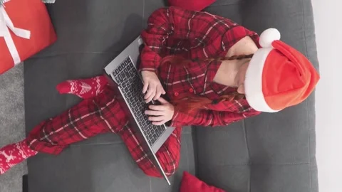 Vertical video. Under the shining lights of the Christmas tree, lavishly Video stock 254112889