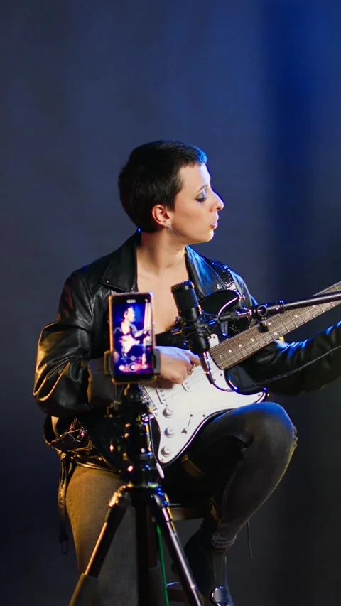 Vertical video Voice training instructor teaching people to play the guitar on Video stock 309014005