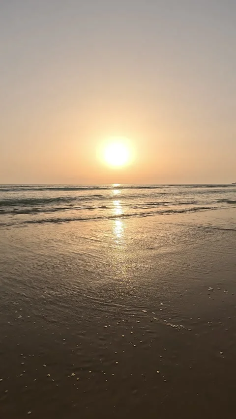 Vertical video of walking on the beach towards sunset Video stock 332065331
