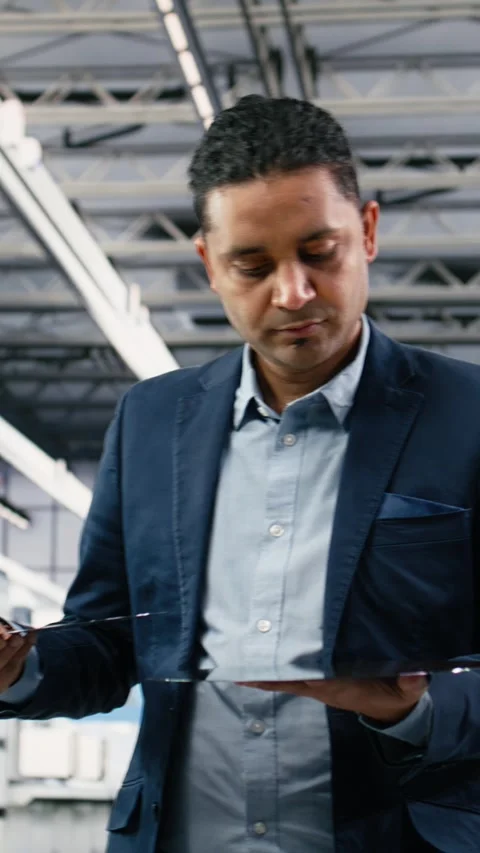 Vertical video Walking, semiconductor substrates and manager in cleanroom Stock Footage 333615222
