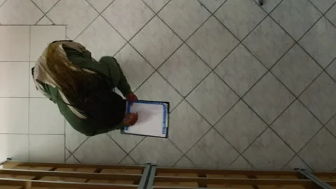 Vertical video Warehouse inspector examines parcels Stockbeeldmateriaal 251231293