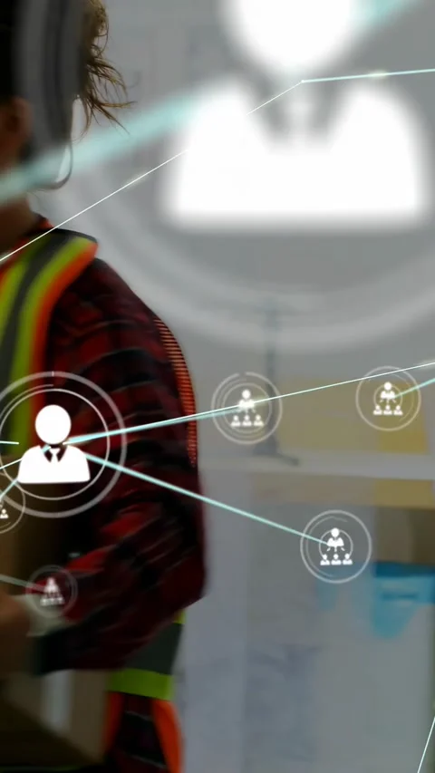 Vertical video: Warehouse worker lifting box, overlay animating, revealing Vidéo 330395090