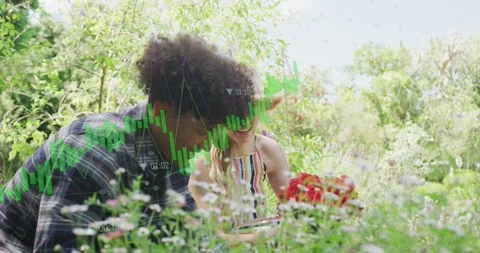 Vertical video: Wave appearing, pair leaning, examining bouquet, tapping tablet, 스톡 동영상 334120449