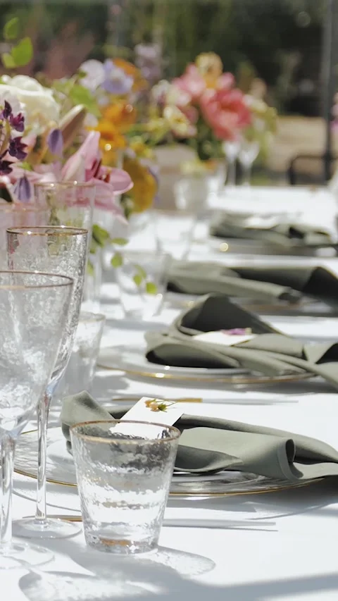 Vertical video. Wedding decor, close-up of plates. Elegant outdoor dining area Stock Footage 308397493