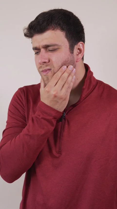 Vertical video of a white man with a toothache, expression of anguish and d.. Stock Footage 236678213