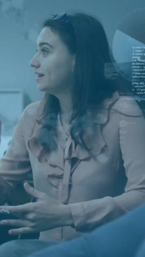 Vertical video: Woman gesturing to left prompt, answering tech question while Stock Footage 334598845