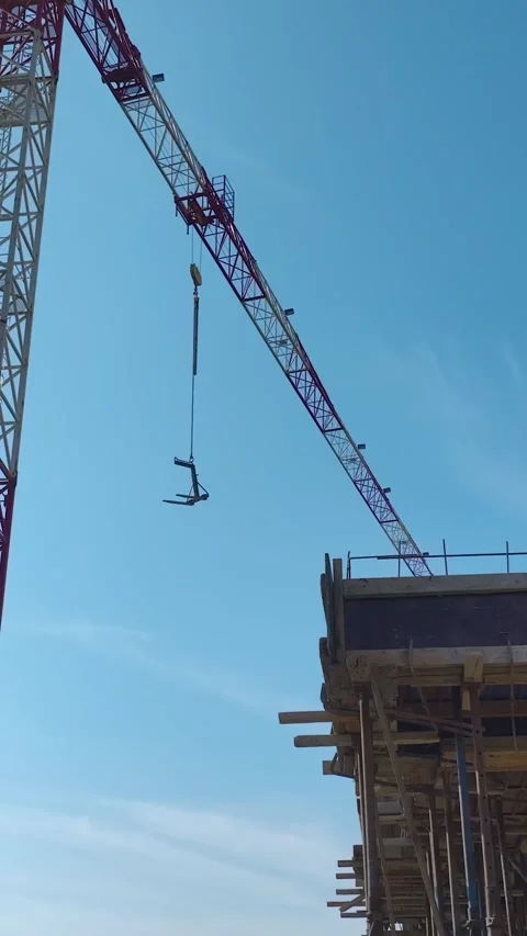 Vertical Video: Workers Actively Engaged in Building Structural Walls With Video stock 342602183