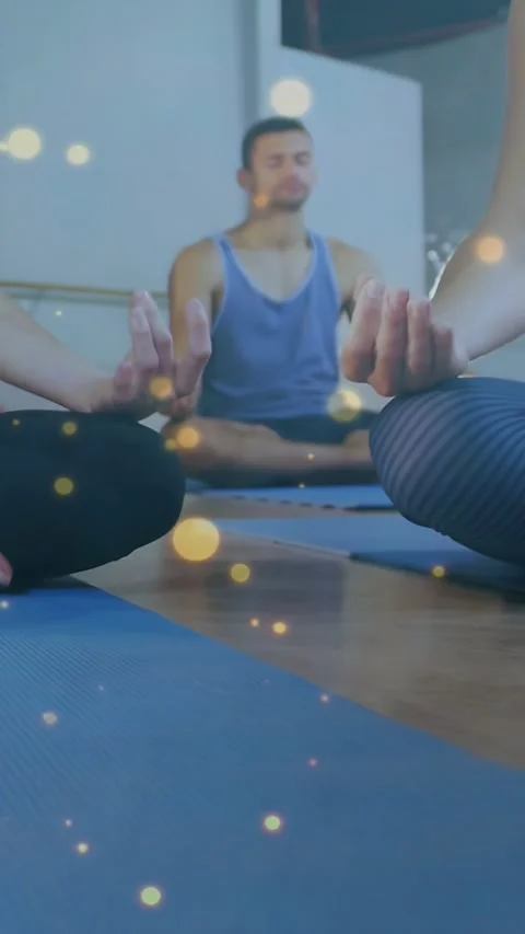 Vertical video: Yoga group settling hands in Gyan mudra, breathing for calm with 스톡 동영상 333745006