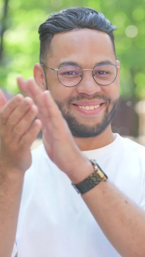 Vertical video, Young Man Clapping for Team Outdoor in Park Video stock 320238953