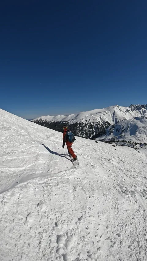 Vertical video Young man snowboard shredding fresh powder snow Stock Footage 200409013