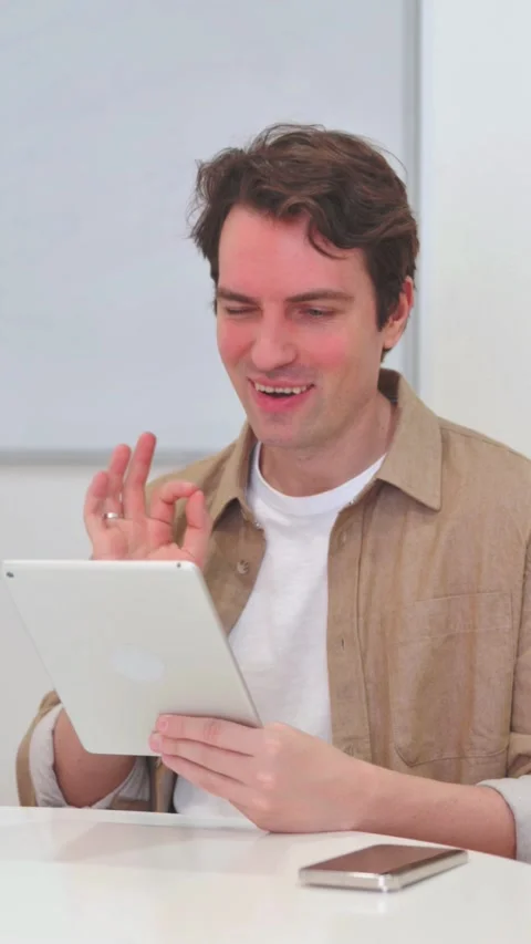 Vertical Video, Young Man Using Digital Tablet for Video Chat Video stock 318049075