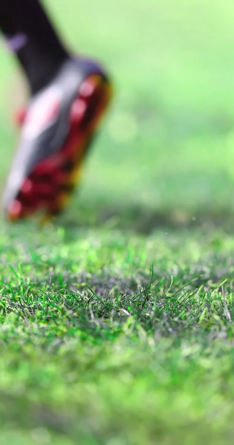 A vertical view close-up shot captures a player's foot striking a FIFA World Cup Vídeos de archivo 320703922