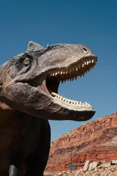 Vertical view of a dinosaur sculpture Foto stock