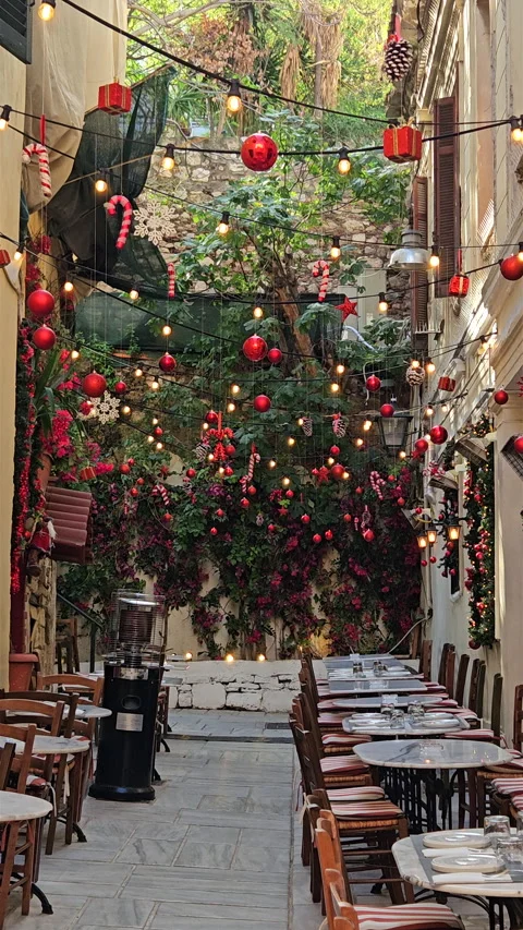 Vertical view of empty outdoor cafe terrace adorned with festive Christmas decor Stock-Footage 347884530