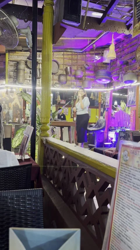 Vertical view of female singer performing live in traditional Goa restaurant 스톡 동영상 343131715