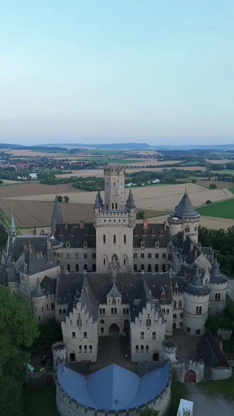 Vertical view of the front facade of Marienburg Castle above fields Vídeo Stock 340160052