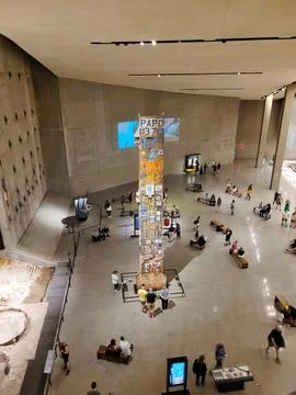 Vertical View of Last Column Standing at the 9-11 Memorial Museum, NYC Foto stock