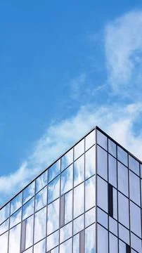 Vertical view looking up at a modern minimalist glass skyscraper facade aga.. Fotos Stock