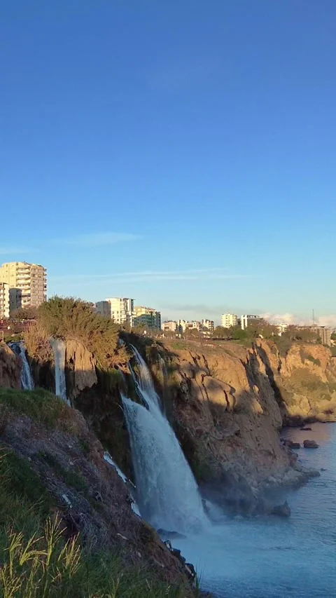 Vertical View of Lower Düden Waterfall Flowing into Mediterranean Sea Vídeos de archivo 333479692