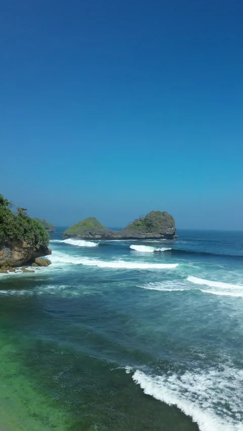 Vertical View Ocean Islet Goa Cina Beach Malang August 4 2026 Video stock 342392324