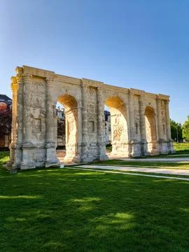 Vertical View of Porte de Mars Roman Monument in Reims Fotos Stock