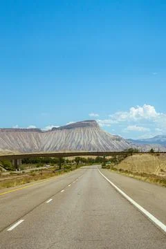 Vertical view of a scenic road trip through Colorado Foto stock