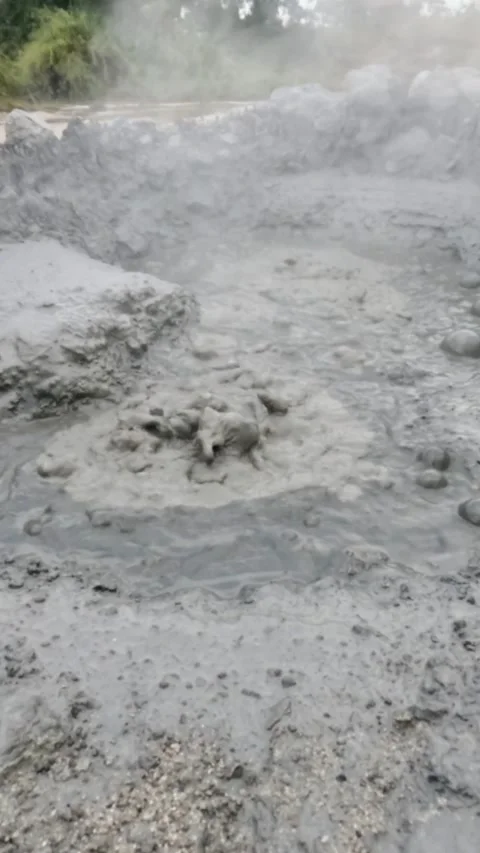 Vertical view Slow motion of boiling mud bubbles and hot steam in the geyser Видео 319921231