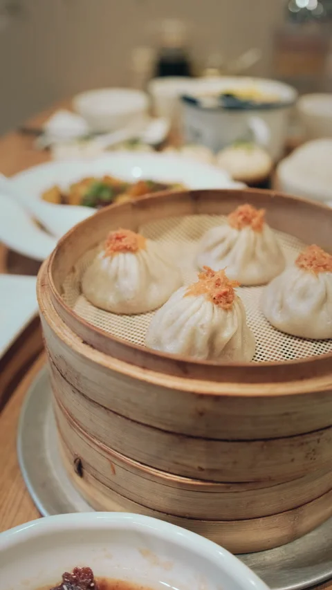 Vertical view of steamed buns with crab roe in bamboo steamer at restaurant Video stock 333897848