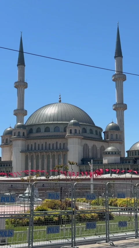 Vertical View of Taksim Mosque in Istanbul Turkey Видео 337294368