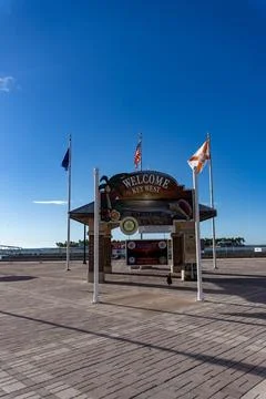 Vertical View of the Welcome to Key West Paradise USA Sign Stock-Fotos