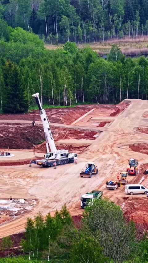 Vertical view of a wind farm construction site with mobile crane, earthmoving Vídeos de archivo 339124698
