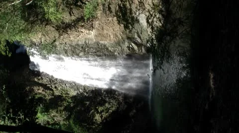 Vertical waterfall 2, seamless looping Video stock 8841012