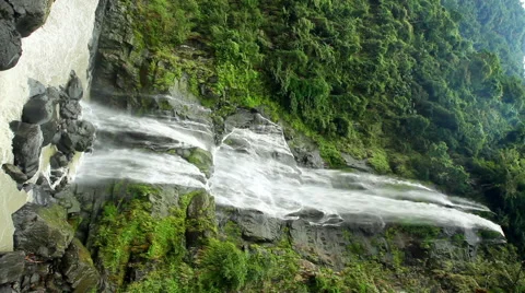 Vertical Waterfall Taiwan Stockbeeldmateriaal 65428029