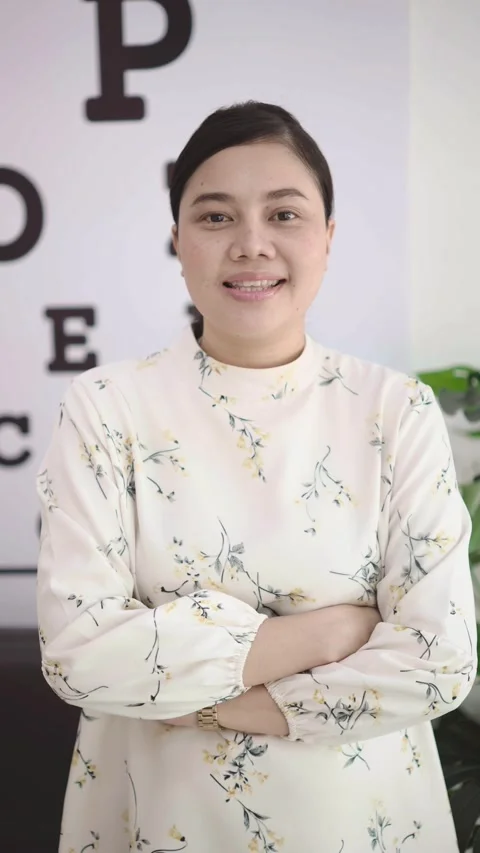 Vertical of a woman Stock Footage 264096023