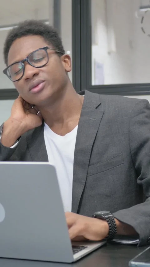 Vertical, Young African Man having Neck Fatigue and Pain in Office Stockbeeldmateriaal 325558817