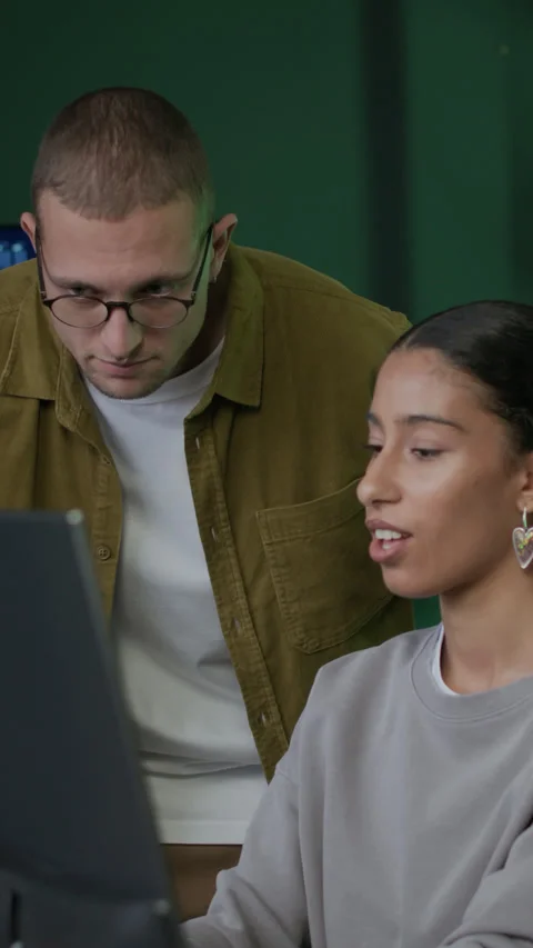 Vertical of Young Diverse Programmers Discussing Work during Teaching Process 스톡 동영상 299680531