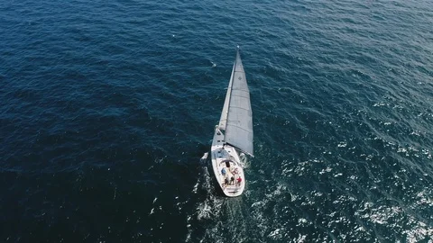  Vertically view 360 degrees around sailing yacht in the open ocean. Stock-Footage 113648886