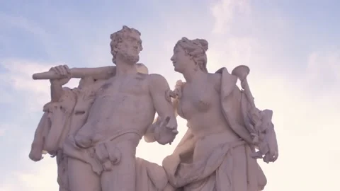 Vertigo of two Renaissance sculptures Video stock 147277758