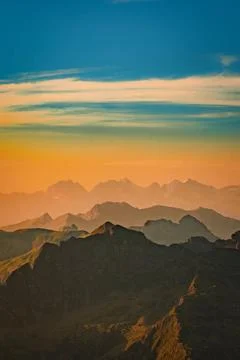 Vertikale Berglandschaft mit Orangenfilter *** vertical Mountain landscape... Stock Photos