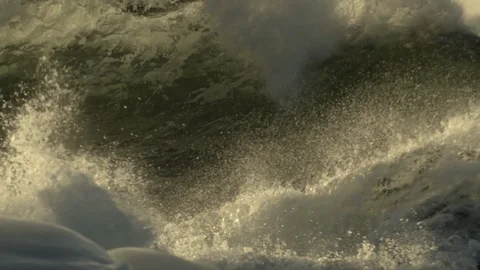 Very big wave breaking multiple times, slow motion Video stock 94683433