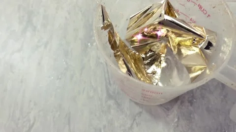 Very close up, hands mix the epoxy resin with gold leaf. Little special effec Video stock 146238469