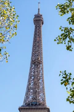 Very close view to the top of Eiffel Tower in Paris Foto stock
