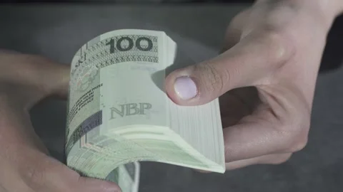 A very close view of young hands holding a bundle of new banknotes and fanning t Vídeo Stock 132489299