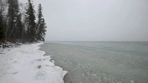 Very cold looking scene with a large lake full of pieces of floating ice Stock Footage 146906724
