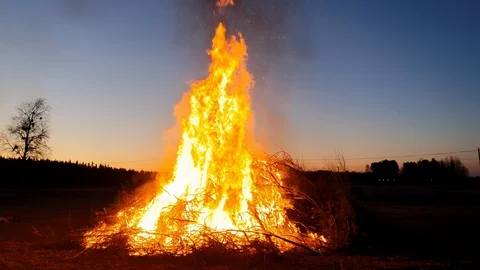 Very large bonfire in the field, hot red orange flames and flying sparkles Stock Footage 129574777
