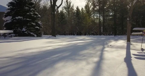 Very low altitude drone flight in pristine snow covered suburban backyard. Vídeos de archivo 83795857